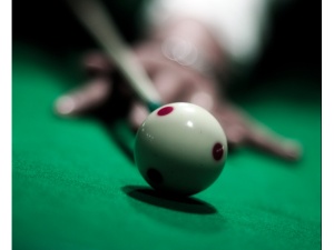 Use of small depth of field at a pool game